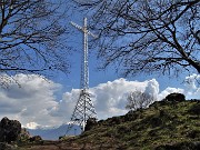 63 All'alta croce di vetta dello Zucco (1232 m)